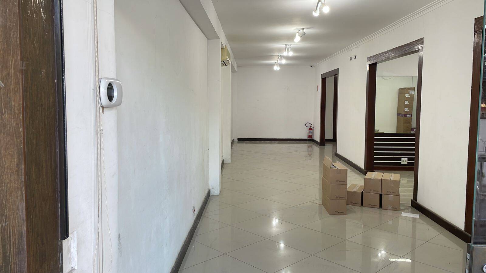 Loja-Salão para alugar, 300m² - Foto 1