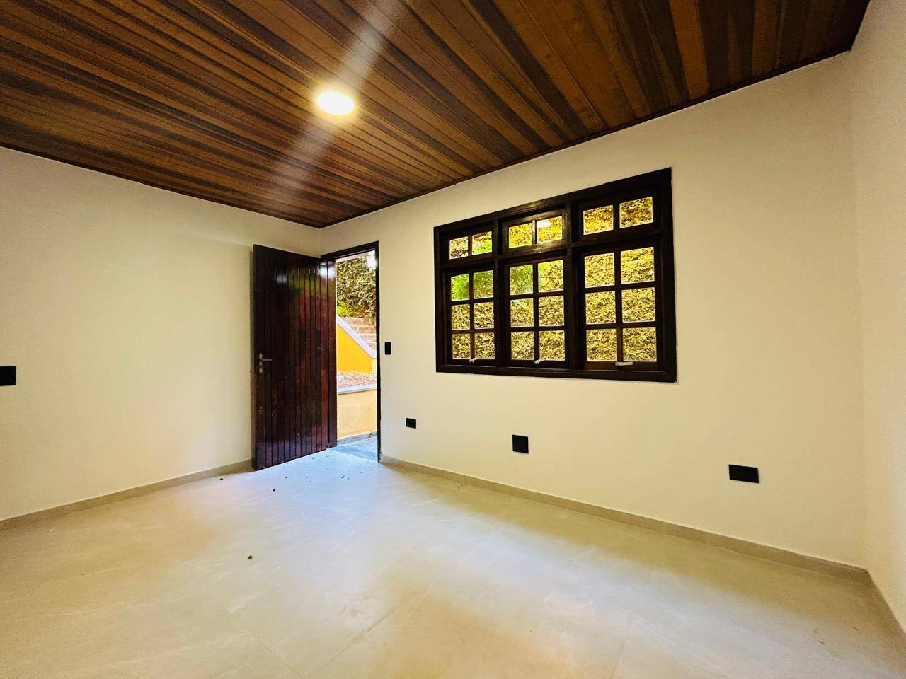 Casa de Condomínio para alugar com 6 quartos, 284m² - Foto 4