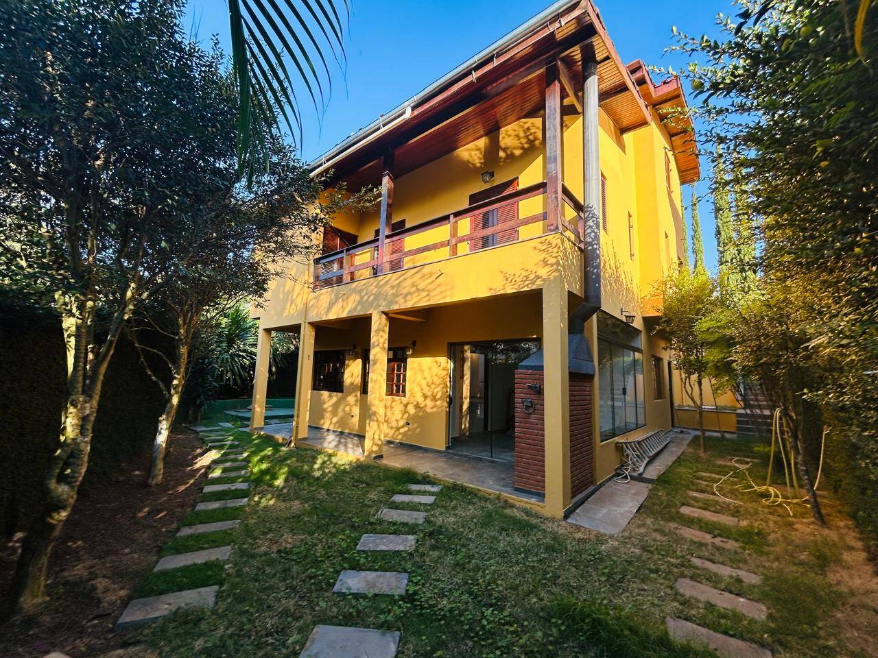 Casa de Condomínio para alugar com 6 quartos, 284m² - Foto 2