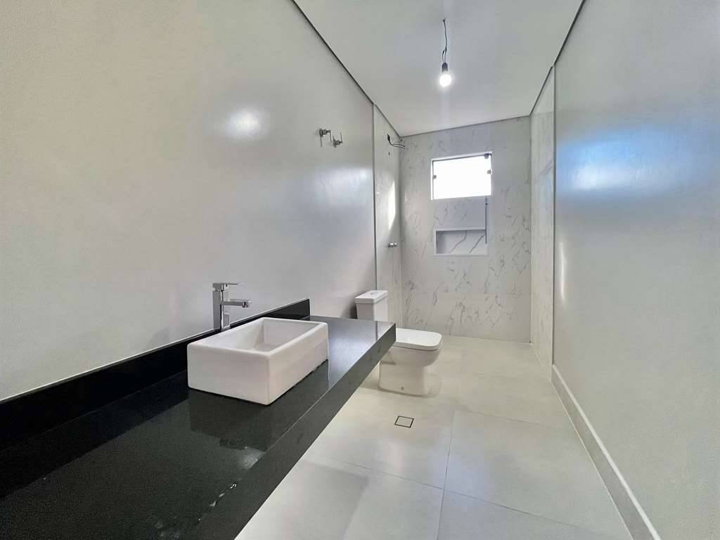 Casa de Condomínio à venda com 4 quartos, 400m² - Foto 31