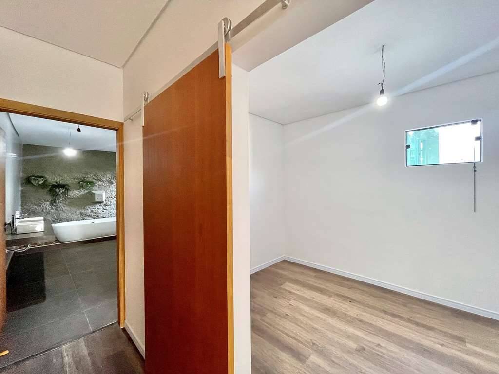 Casa de Condomínio à venda com 4 quartos, 400m² - Foto 28