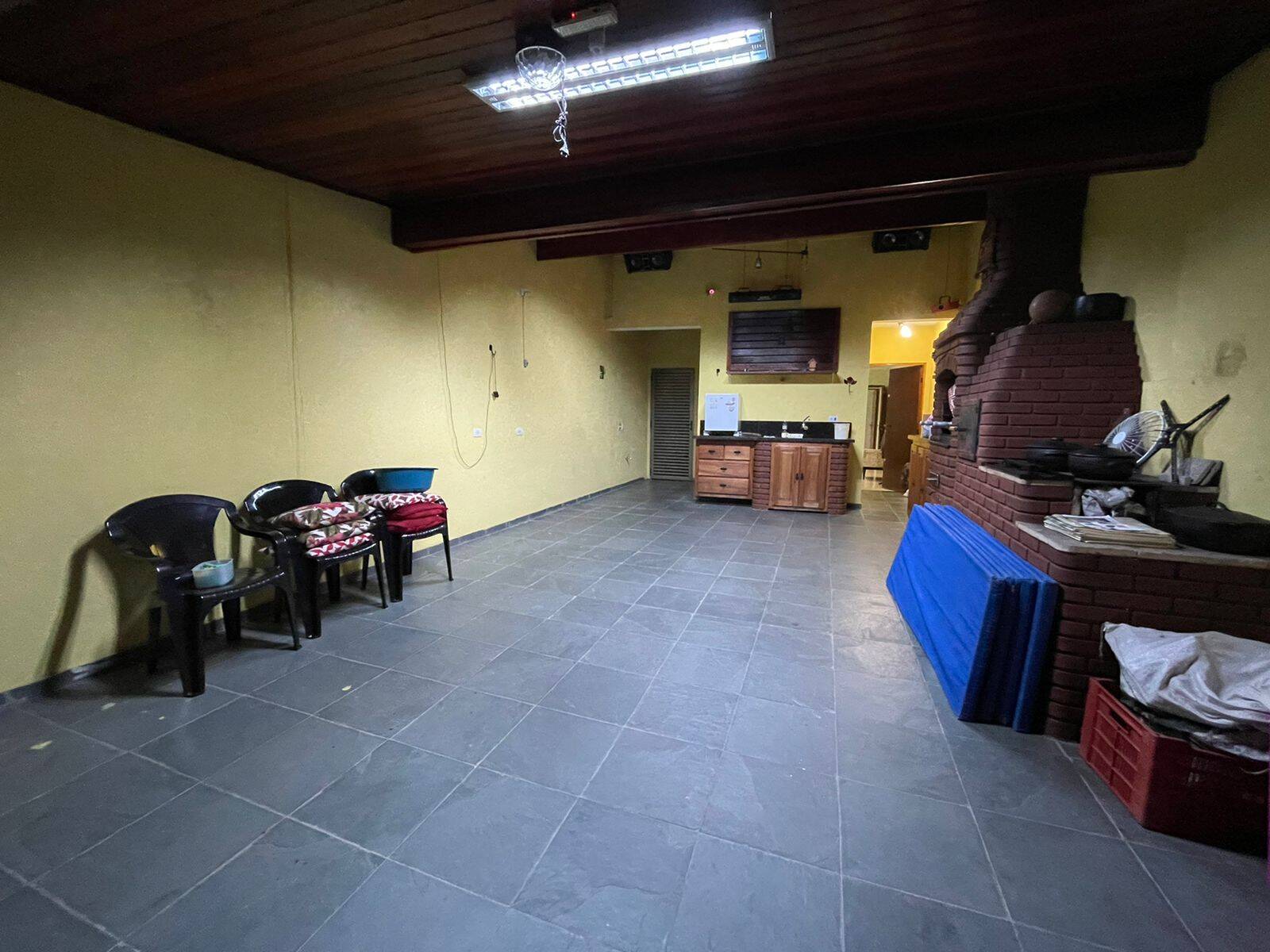 Casa à venda com 2 quartos, 200m² - Foto 11