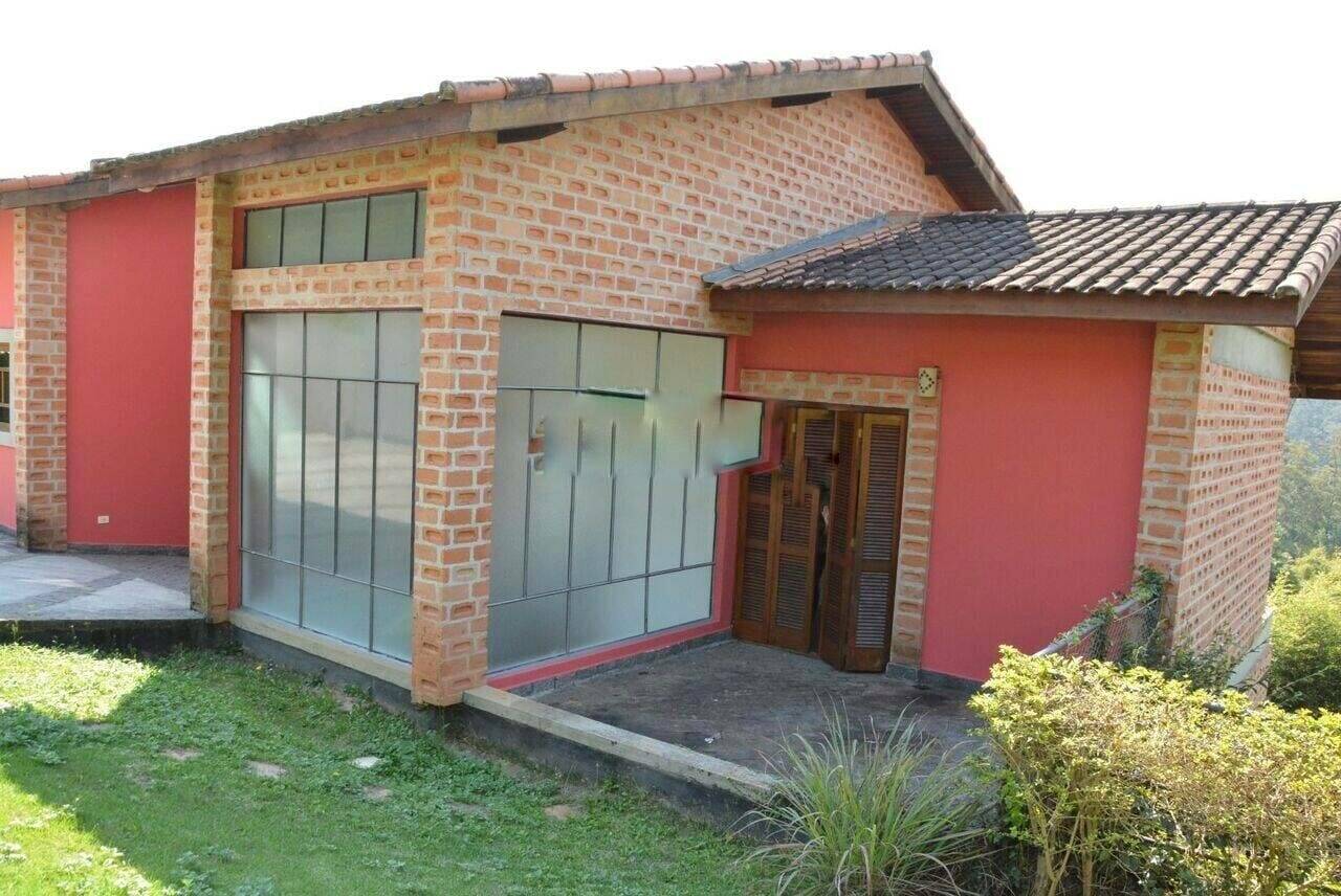 Casa para alugar com 4 quartos, 200m² - Foto 3