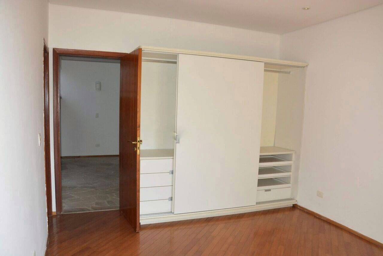 Casa para alugar com 4 quartos, 200m² - Foto 24