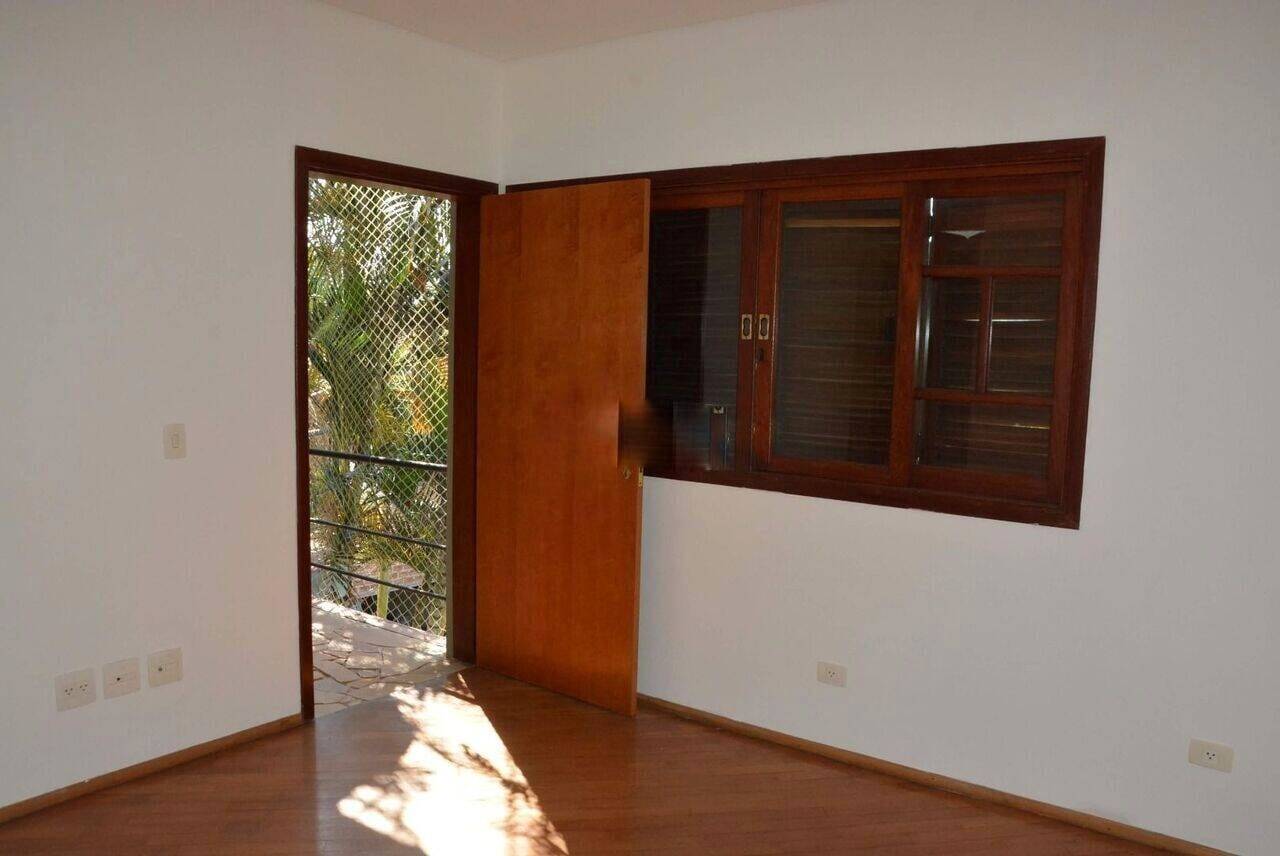 Casa para alugar com 4 quartos, 200m² - Foto 30