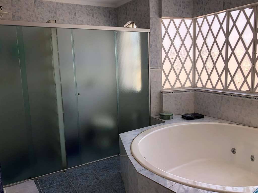 Casa de Condomínio à venda com 4 quartos, 587m² - Foto 22