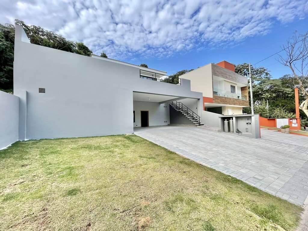 Casa à venda com 3 quartos, 321m² - Foto 2