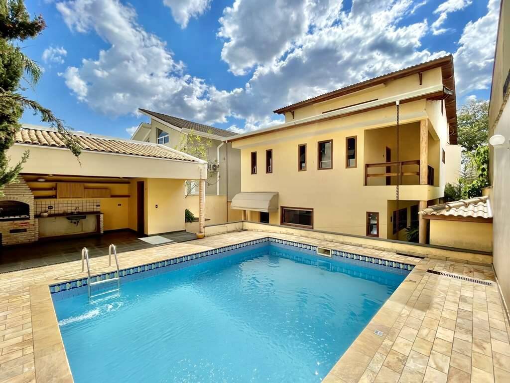 Casa de Condomínio à venda com 3 quartos, 360m² - Foto 1