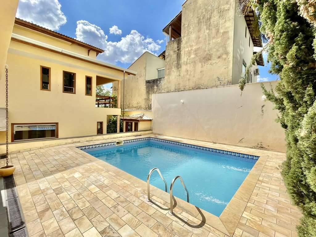 Casa de Condomínio à venda com 3 quartos, 360m² - Foto 4