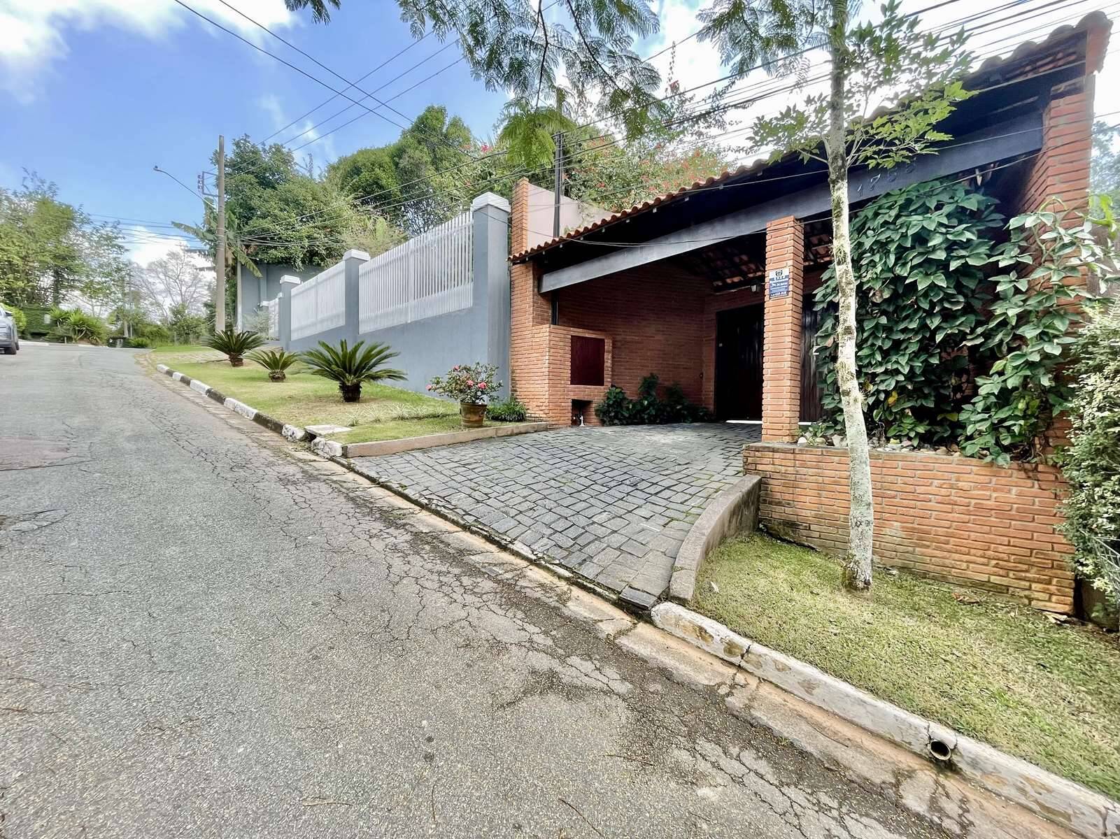 Casa à venda e aluguel com 3 quartos, 321m² - Foto 2