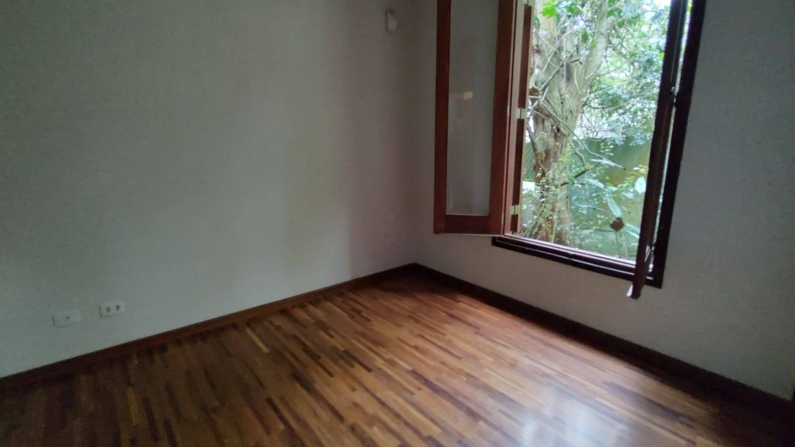 Casa à venda com 3 quartos, 1000m² - Foto 47