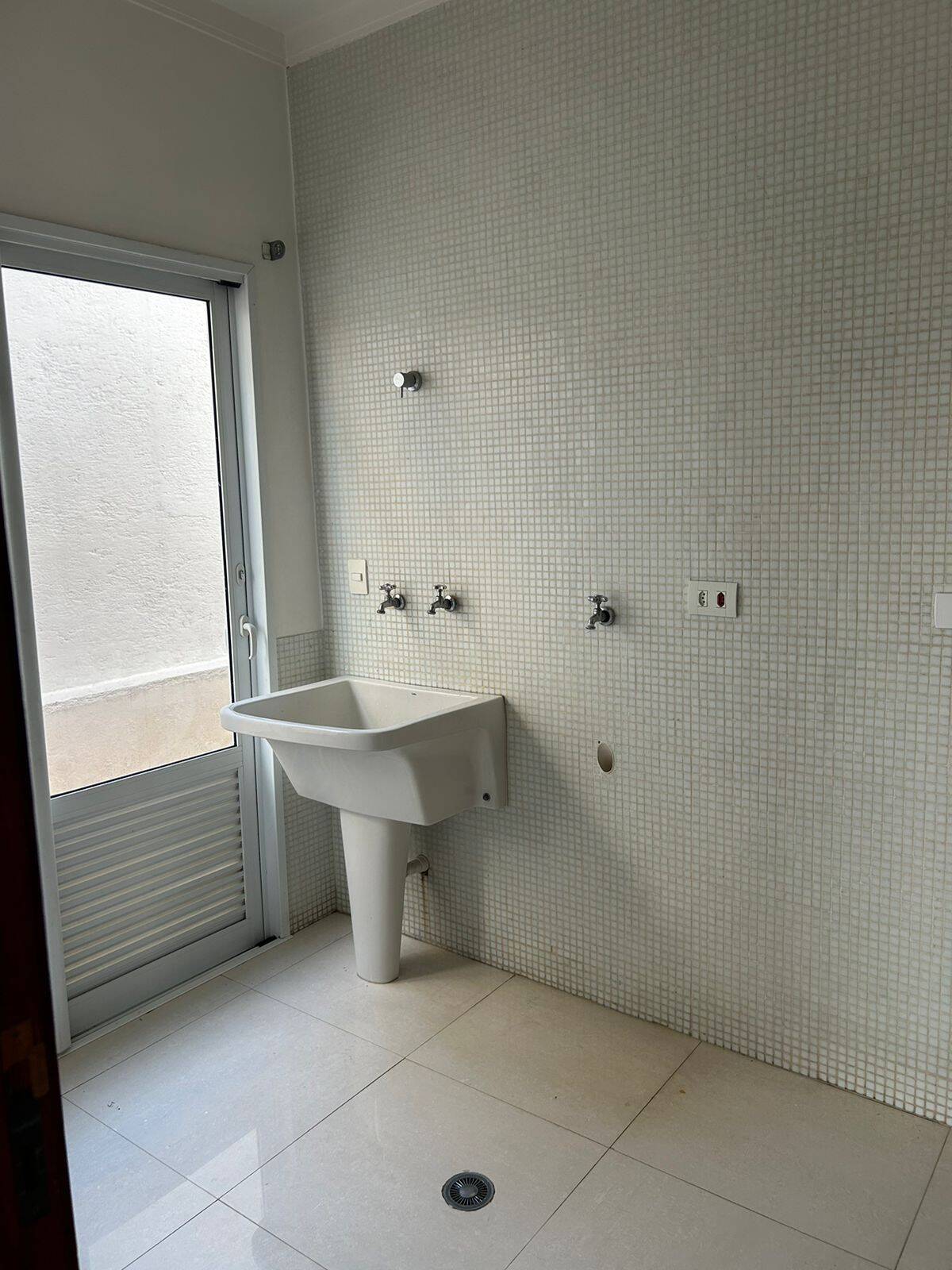 Casa de Condomínio para alugar com 3 quartos, 260m² - Foto 14