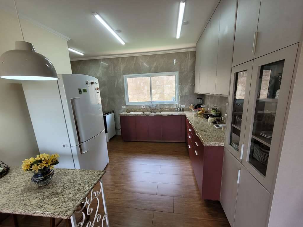 Casa à venda com 3 quartos, 181m² - Foto 4