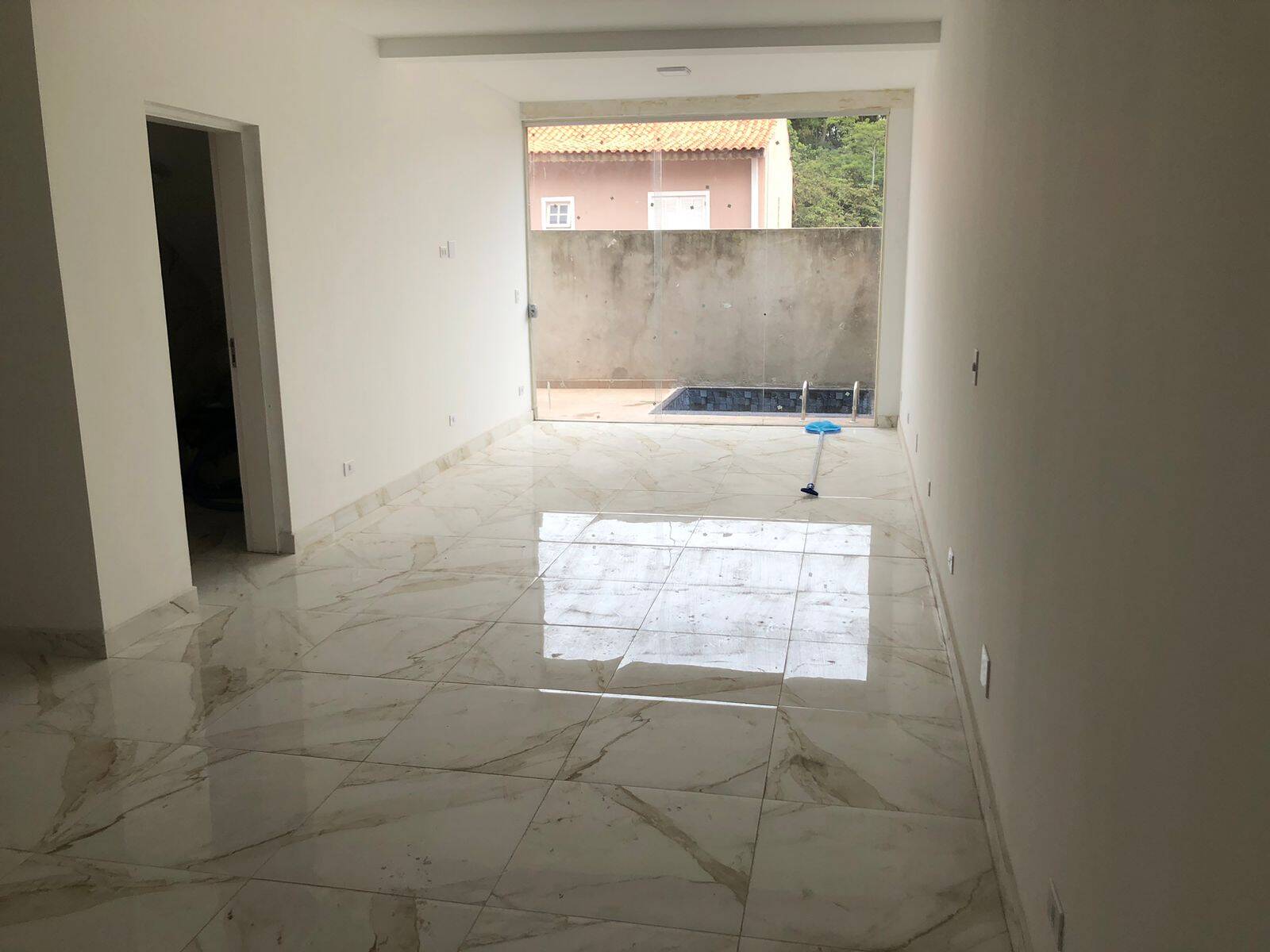 Casa de Condomínio à venda e aluguel com 3 quartos, 125m² - Foto 1