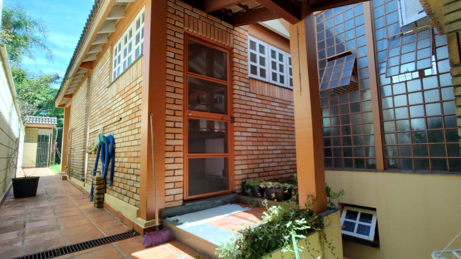 Casa de Condomínio à venda com 3 quartos, 324m² - Foto 5