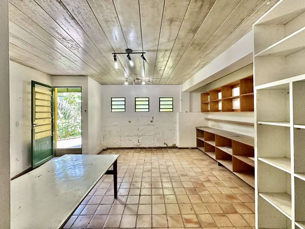 Casa de Condomínio à venda e aluguel com 3 quartos, 485m² - Foto 25