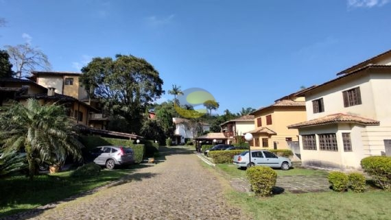 Casa de Condomínio à venda com 3 quartos, 226m² - Foto 1