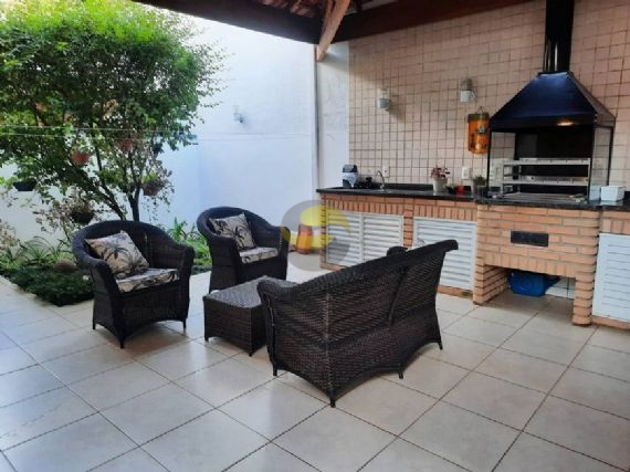 Casa de Condomínio à venda com 3 quartos, 150m² - Foto 1