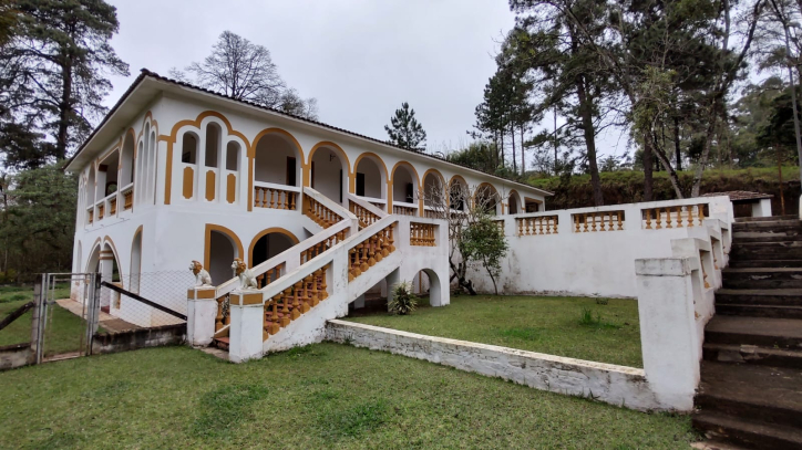 Fazenda à venda com 3 quartos, 315000m² - Foto 1