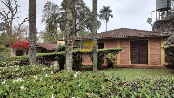 Fazenda à venda com 3 quartos, 250m² - Foto 2