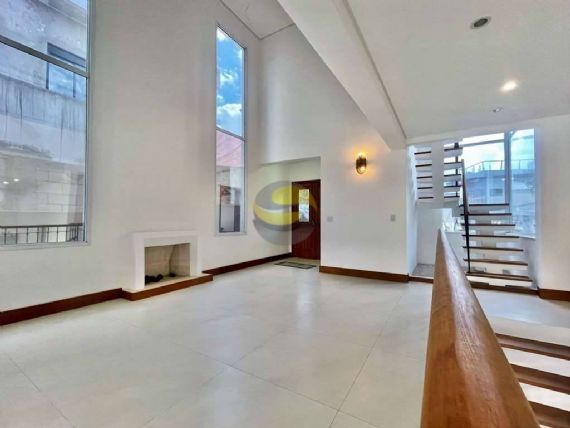 Casa de Condomínio à venda com 3 quartos, 271m² - Foto 4